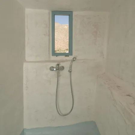 شقة Mesana Traditional Stone Emporio (Santorini)